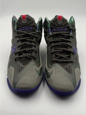 Nike Men's Athletic Shoes Gray Black Purple Accents